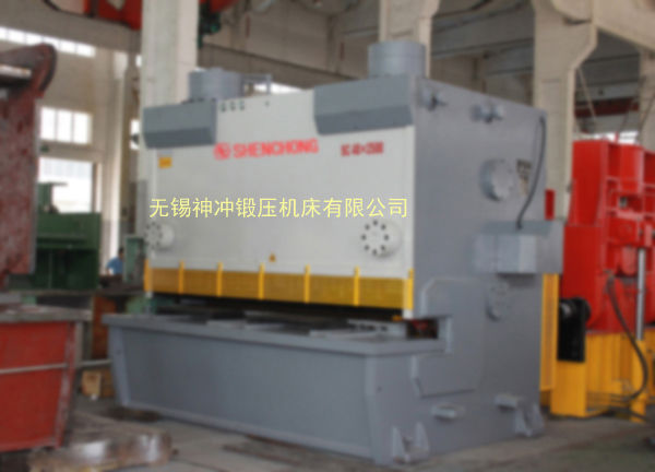 QC11Y-40×2500液壓剪板機(jī).jpg